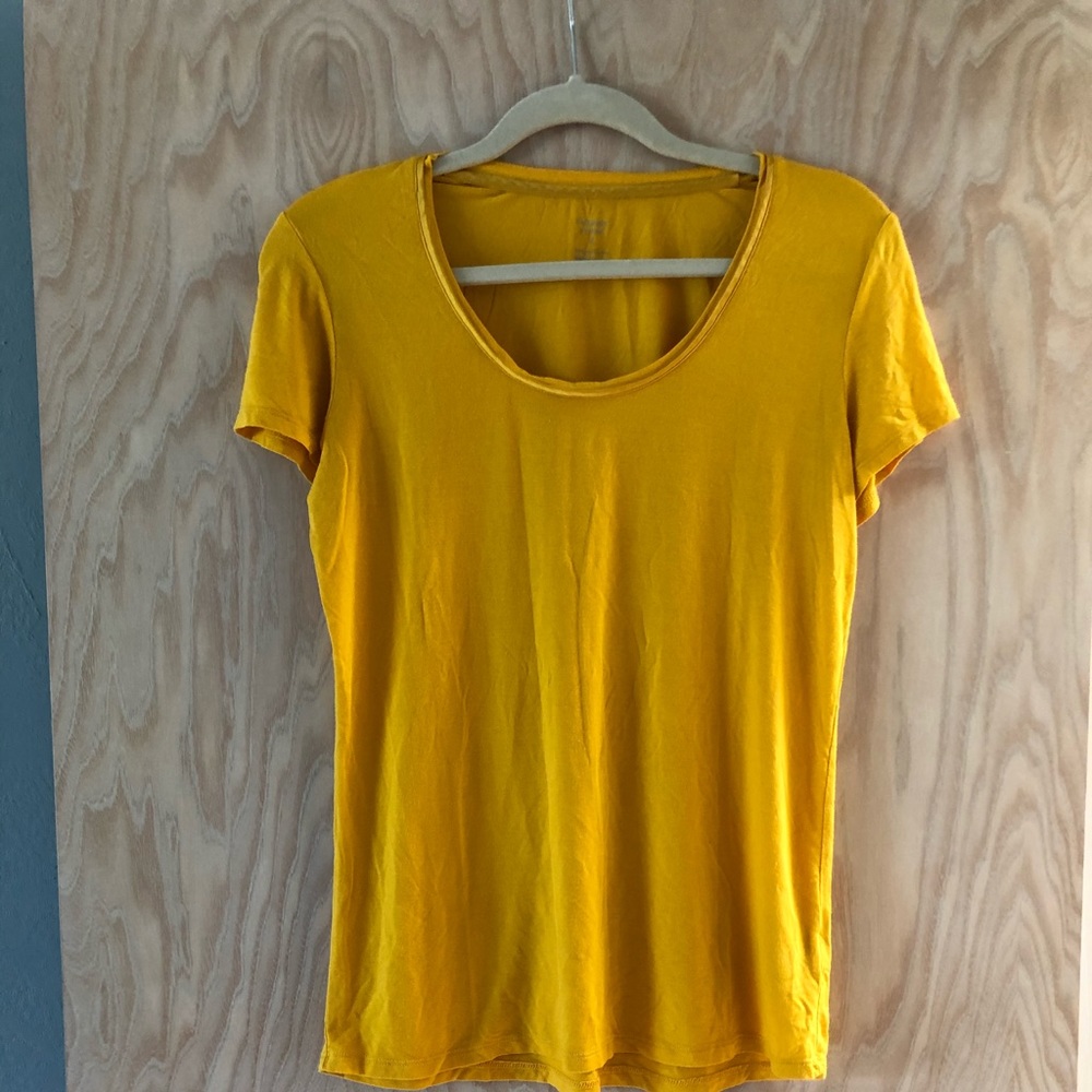 Yellow tee shirt
